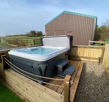 Barn Deluxe - Hot Tub Holiday home *